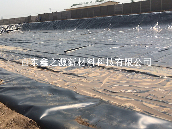 沼氣池建設(shè)：為何選擇黑色HDPE土工膜？