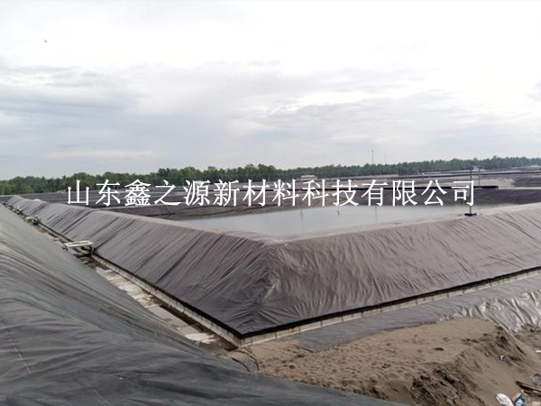 大風(fēng)天氣下鋪設(shè)沼氣池黑膜的技巧：安全高效，創(chuàng)新應(yīng)對